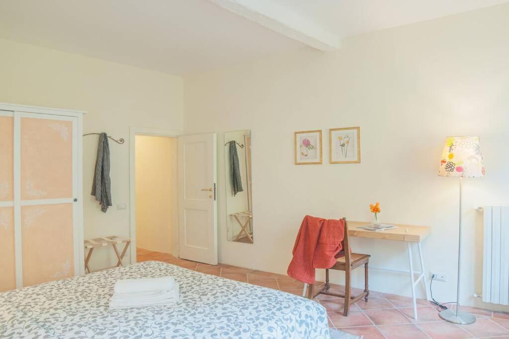 Cozy Macci Flat 4 People Near Santa Croce Square Apartment Florence Luaran gambar